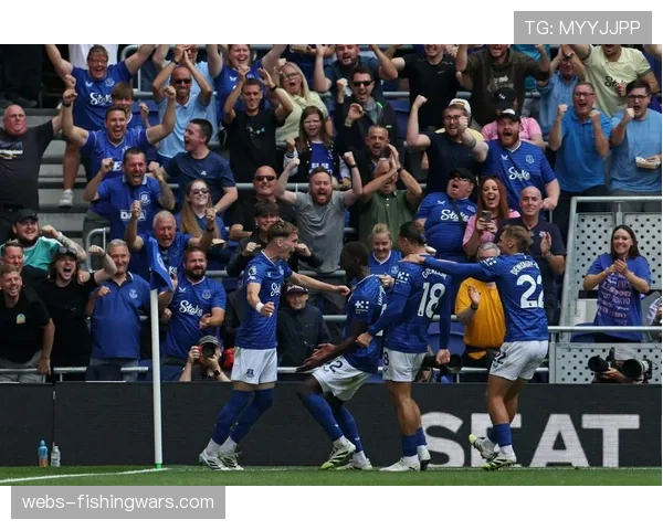 阿斯顿维拉2-2战平热刺，争夺欧冠资格悬念延续